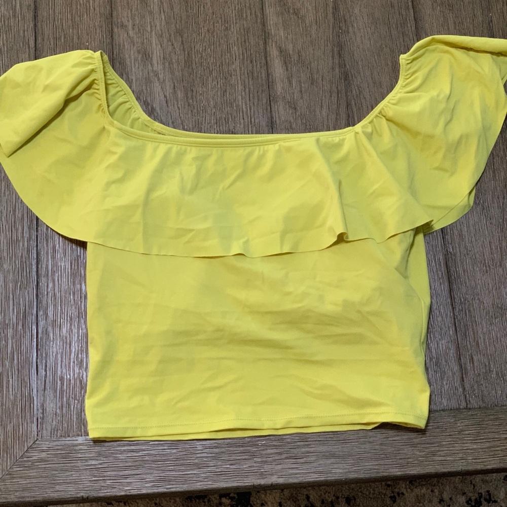 Kortni Jeane ruffle around top